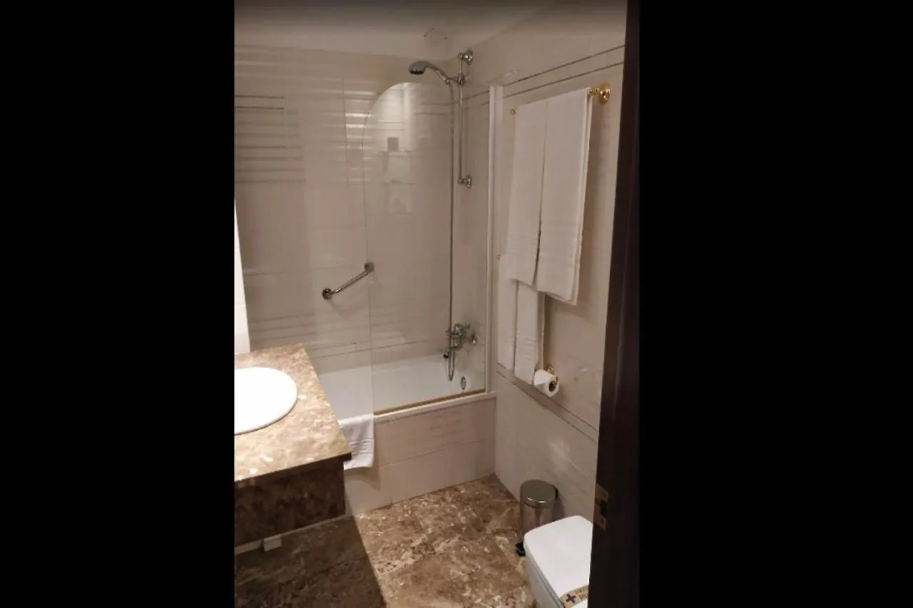 Hotel Edelweiss Кампродон