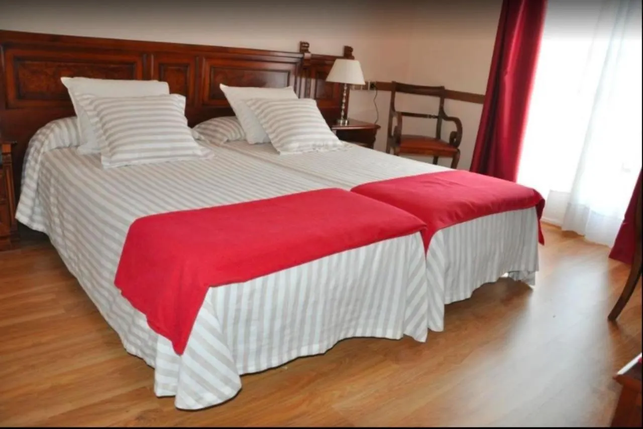 Hotel Edelweiss Camprodon 3*,
