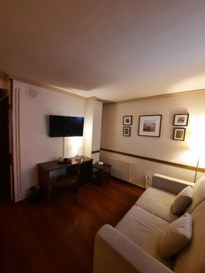 Hotel Edelweiss Camprodon 3*,