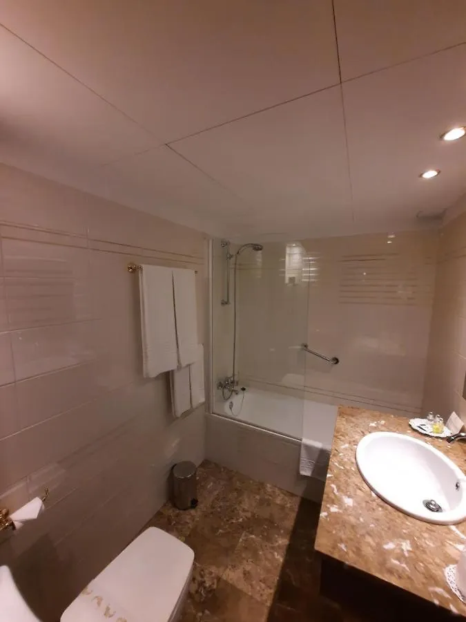 Hotel Edelweiss Кампродон