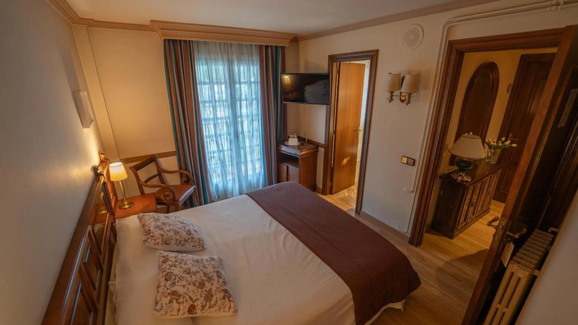 Hotel Edelweiss Кампродон 3*,  Испания